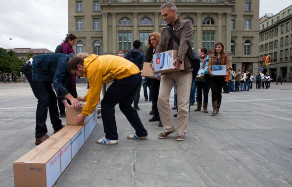 The petitioners pile up the collected signatures